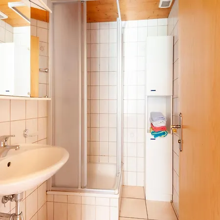 Lägenhet In Near Lift, Cleaning Included